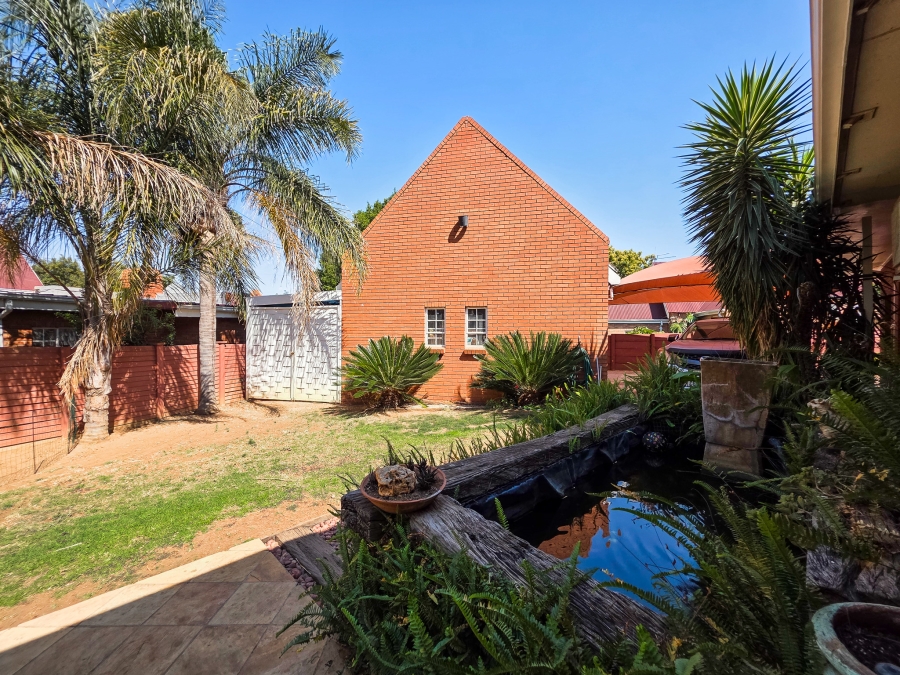 4 Bedroom Property for Sale in Garsfontein Gauteng