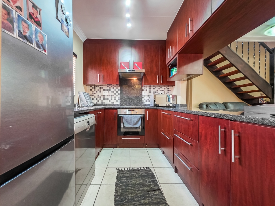 4 Bedroom Property for Sale in Garsfontein Gauteng