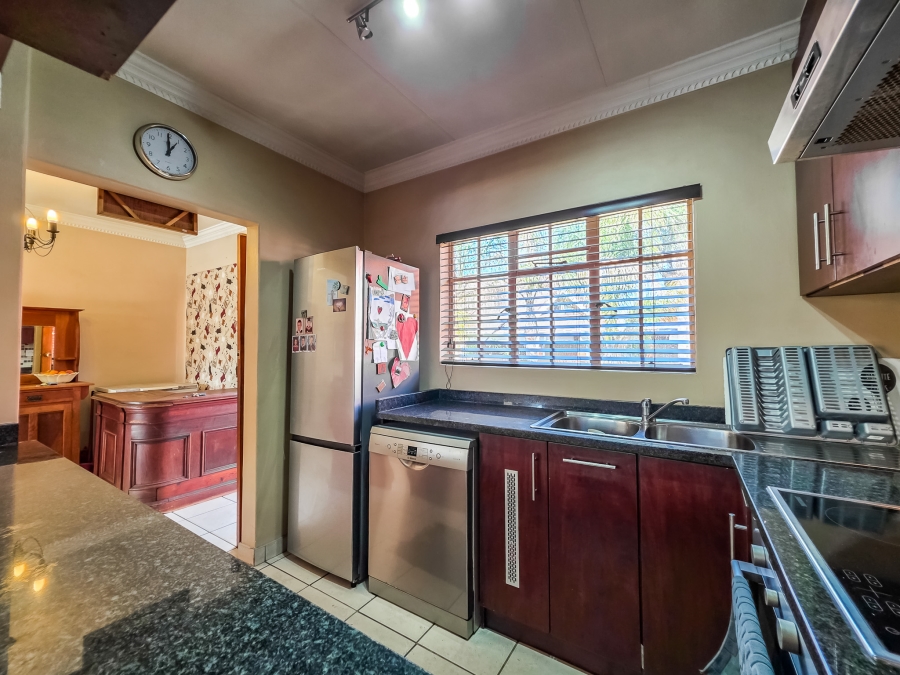 4 Bedroom Property for Sale in Garsfontein Gauteng