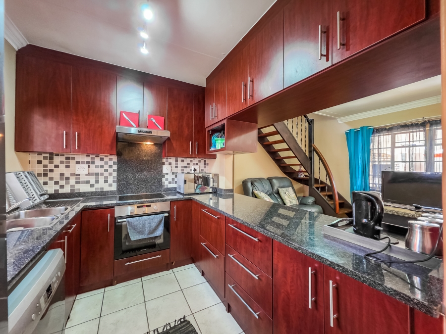 4 Bedroom Property for Sale in Garsfontein Gauteng