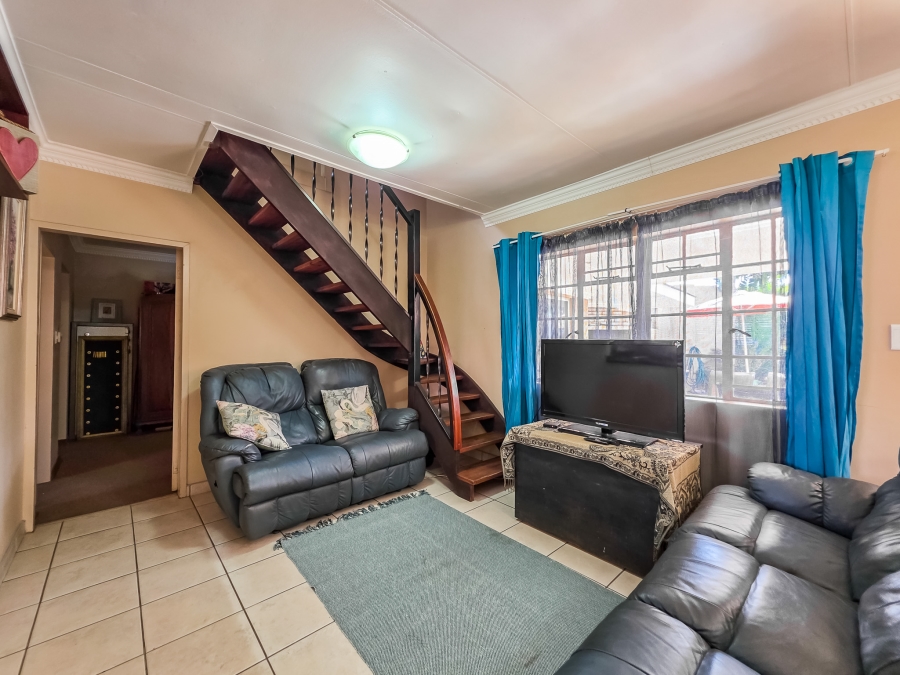 4 Bedroom Property for Sale in Garsfontein Gauteng