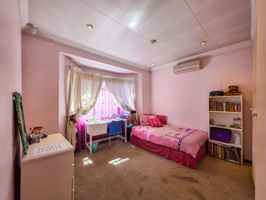 4 Bedroom Property for Sale in Garsfontein Gauteng