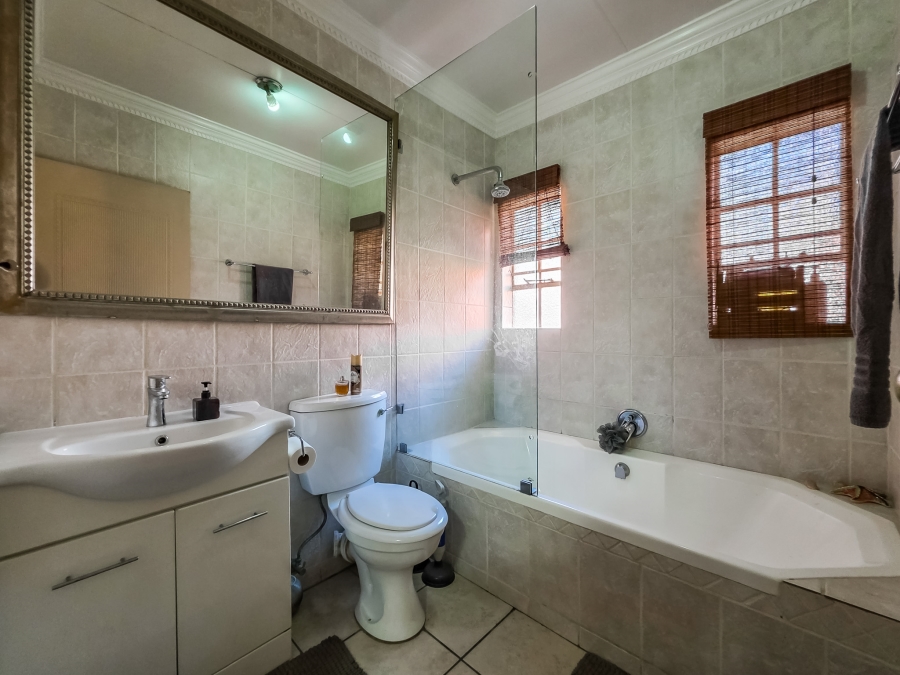 4 Bedroom Property for Sale in Garsfontein Gauteng