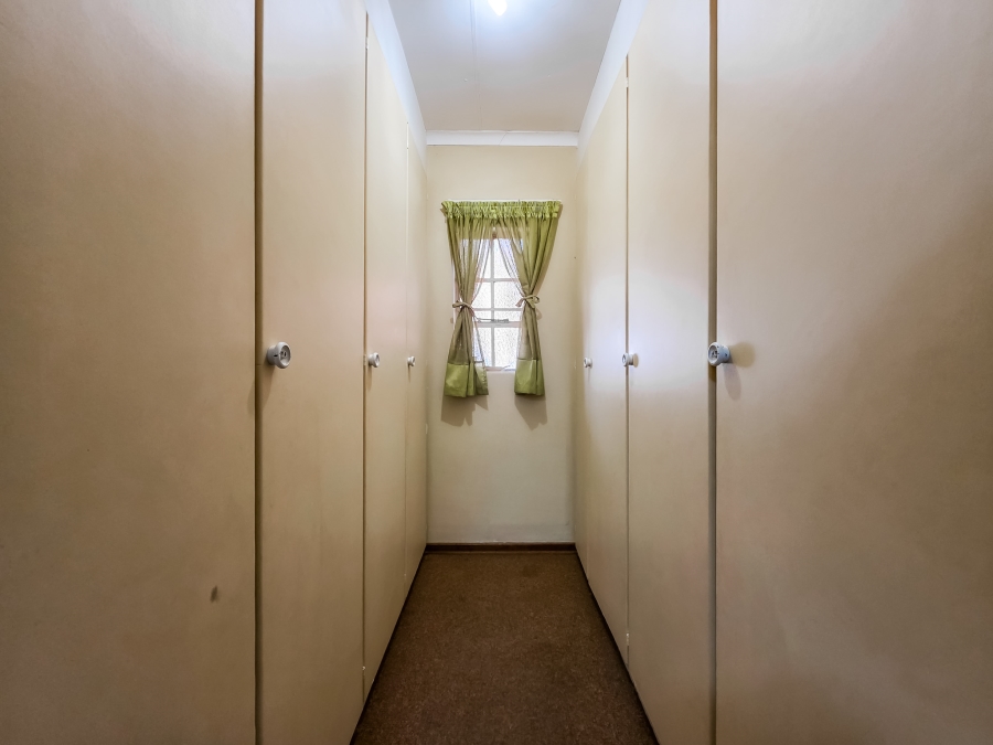 4 Bedroom Property for Sale in Garsfontein Gauteng