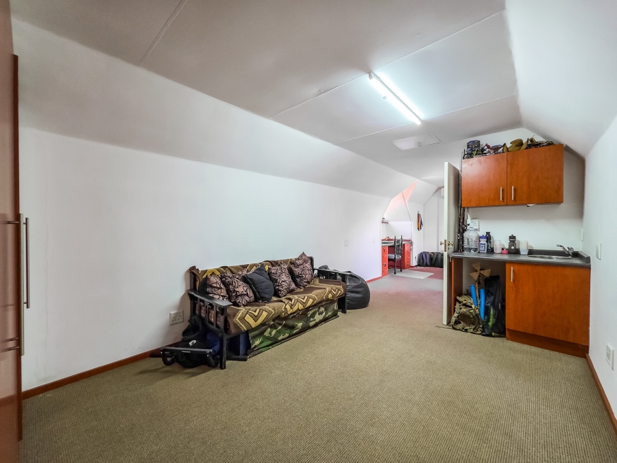 4 Bedroom Property for Sale in Garsfontein Gauteng