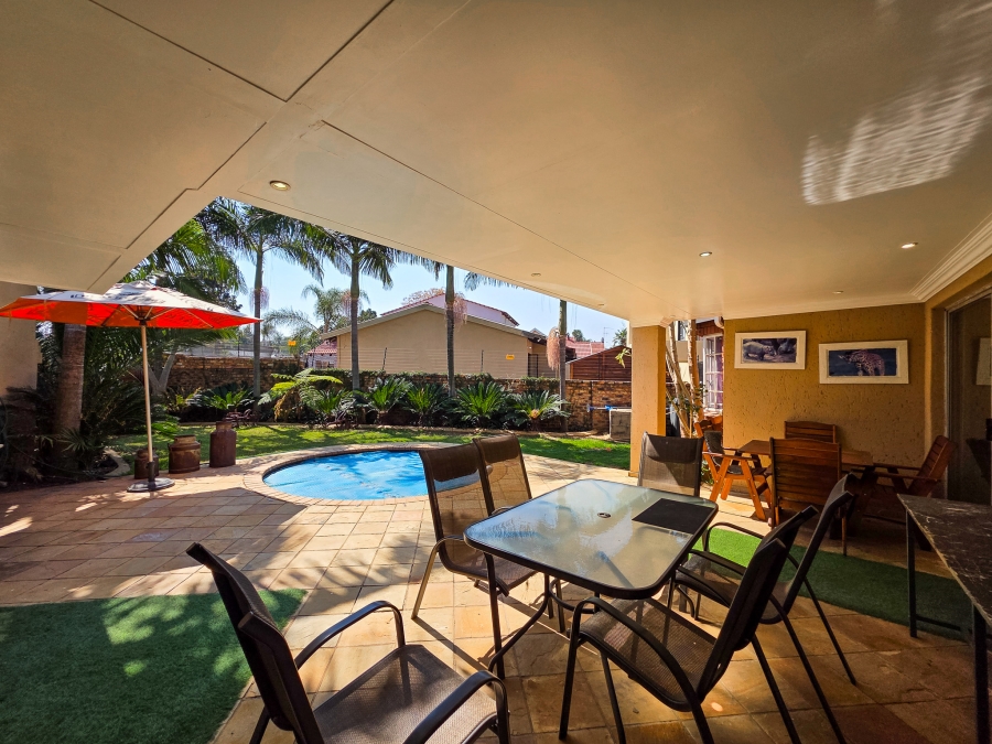4 Bedroom Property for Sale in Garsfontein Gauteng