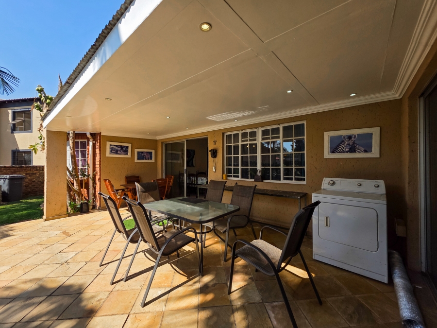 4 Bedroom Property for Sale in Garsfontein Gauteng