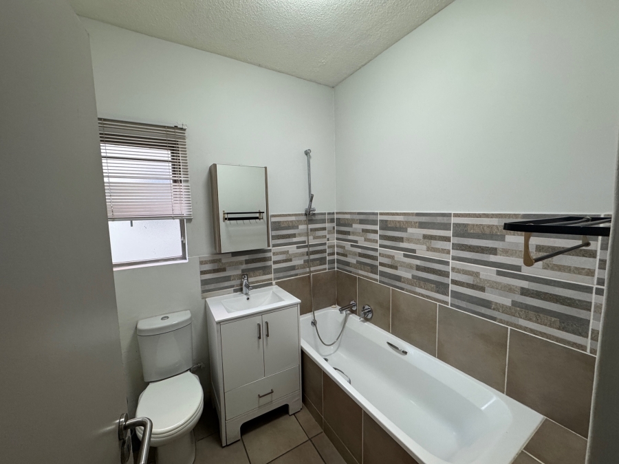 To Let 2 Bedroom Property for Rent in Bryanston East Gauteng
