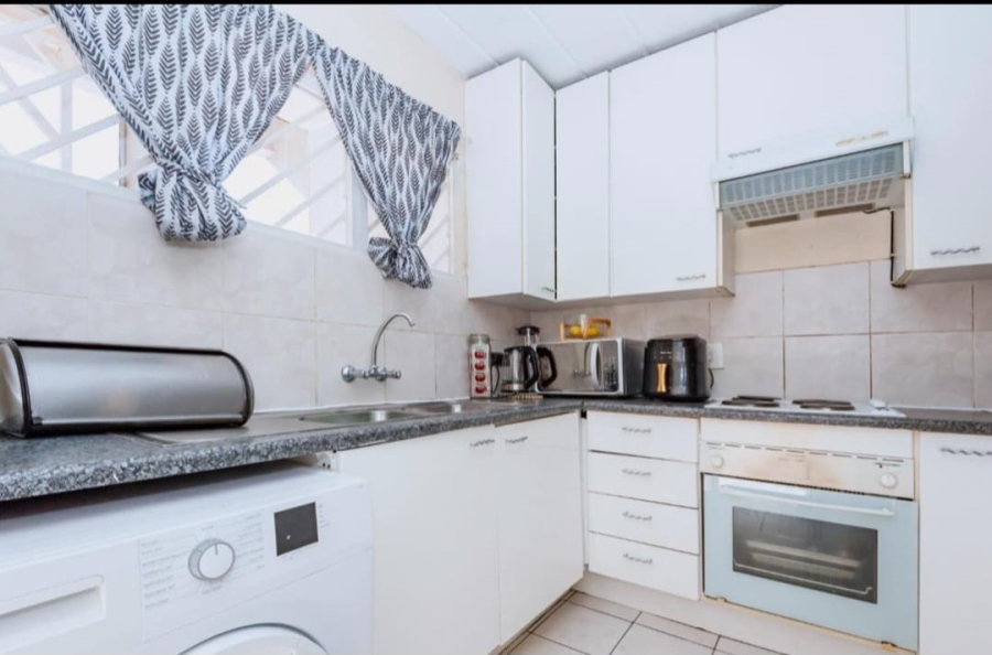 2 Bedroom Property for Sale in Oakdene Gauteng