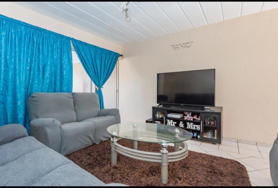 2 Bedroom Property for Sale in Oakdene Gauteng