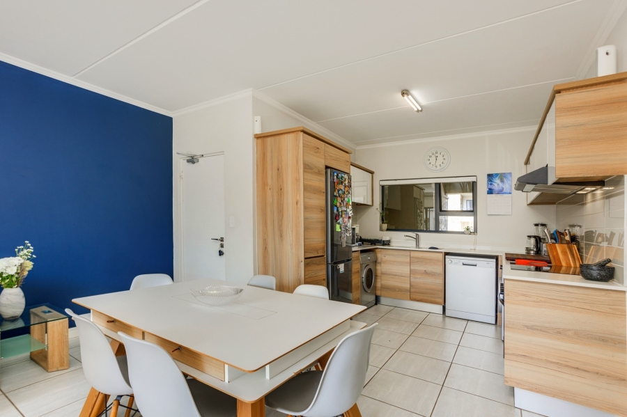 2 Bedroom Property for Sale in Waterfall Heights Gauteng