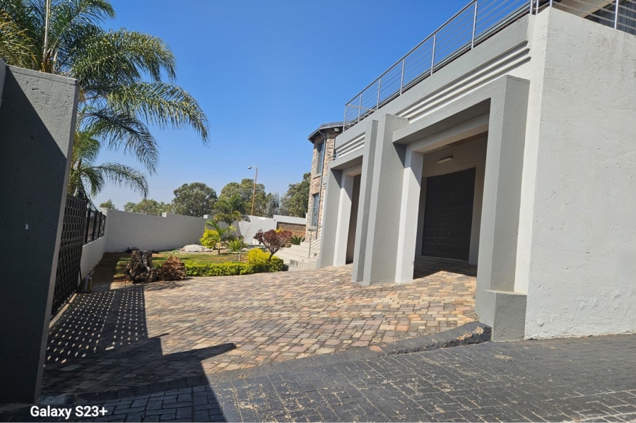 4 Bedroom Property for Sale in Amandasig Gauteng