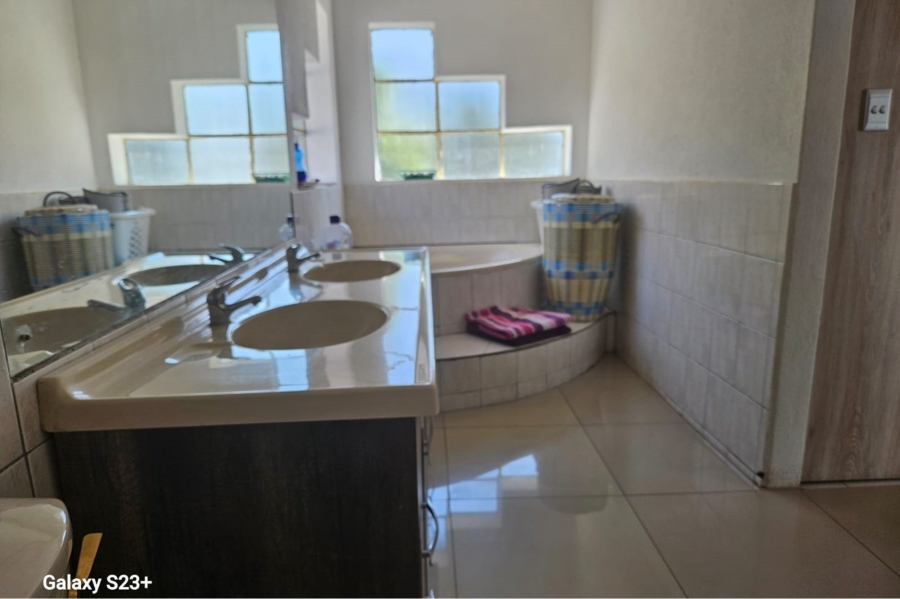 4 Bedroom Property for Sale in Amandasig Gauteng