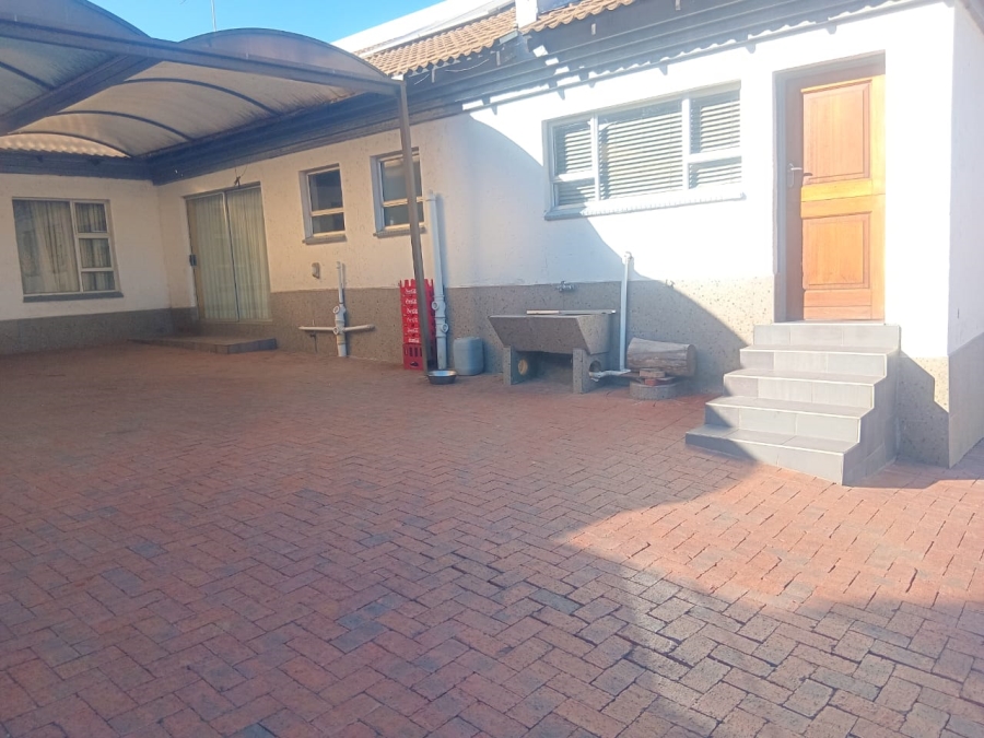 To Let 4 Bedroom Property for Rent in Liefde en Vrede Gauteng
