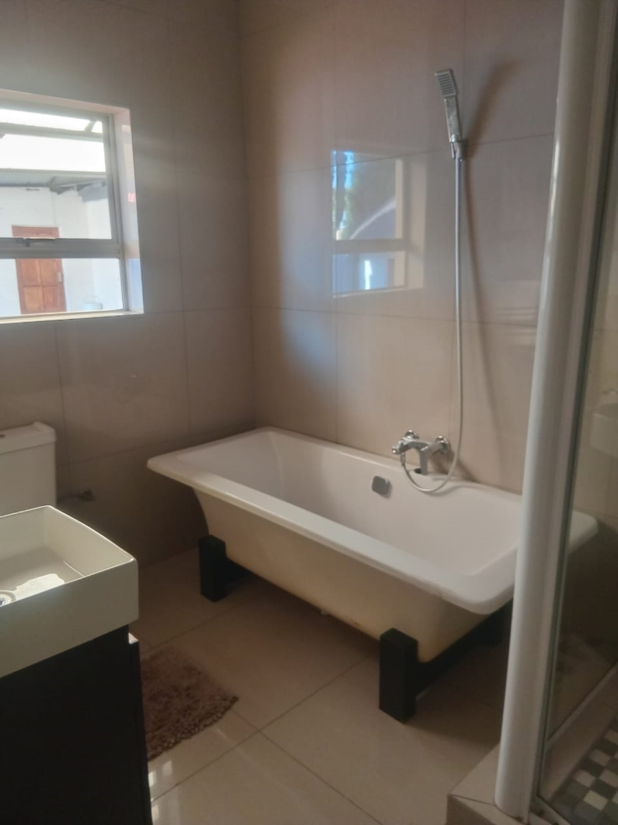 To Let 4 Bedroom Property for Rent in Liefde en Vrede Gauteng