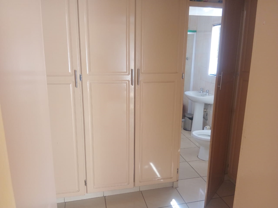 To Let 4 Bedroom Property for Rent in Liefde en Vrede Gauteng