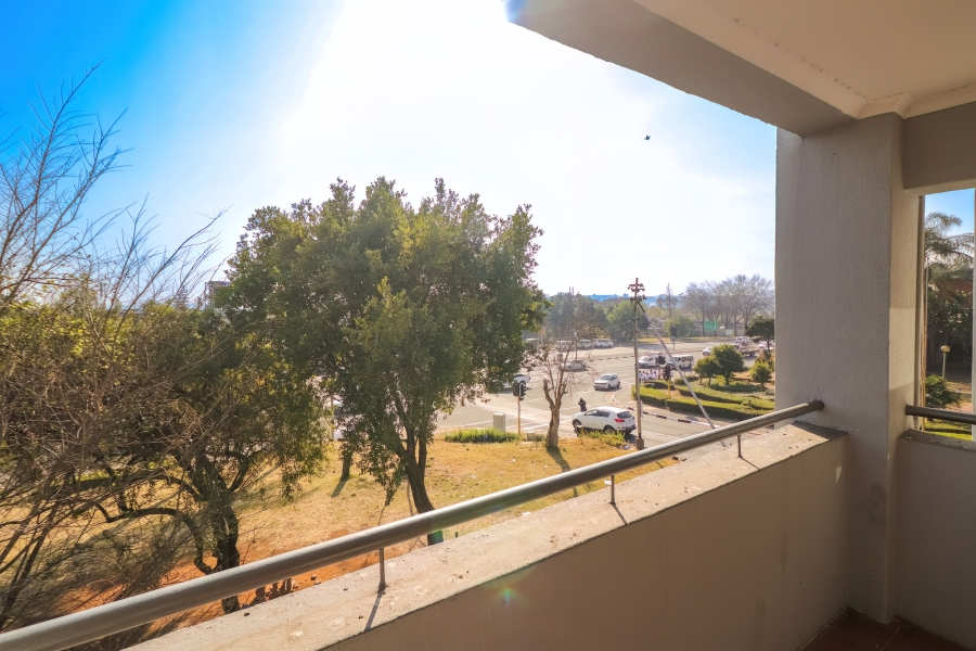 To Let 1 Bedroom Property for Rent in Sandown Gauteng
