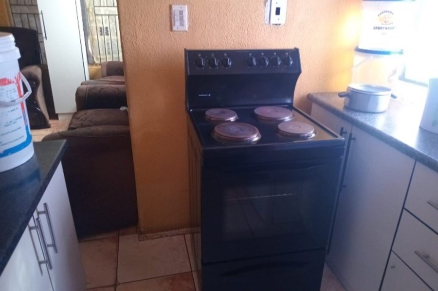 2 Bedroom Property for Sale in Protea Glen Gauteng
