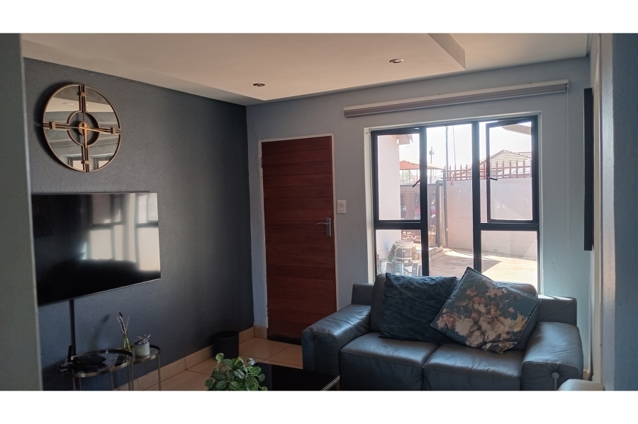 To Let 2 Bedroom Property for Rent in Protea Glen Gauteng