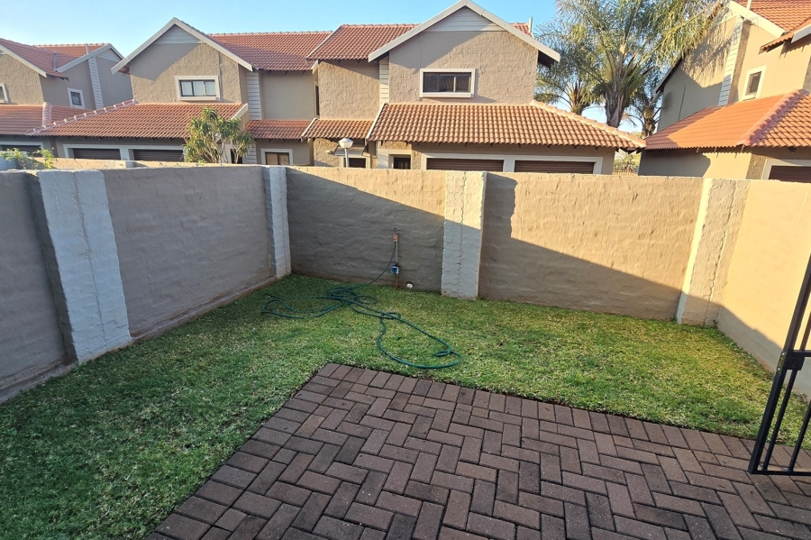 2 Bedroom Property for Sale in Mooikloof Gauteng