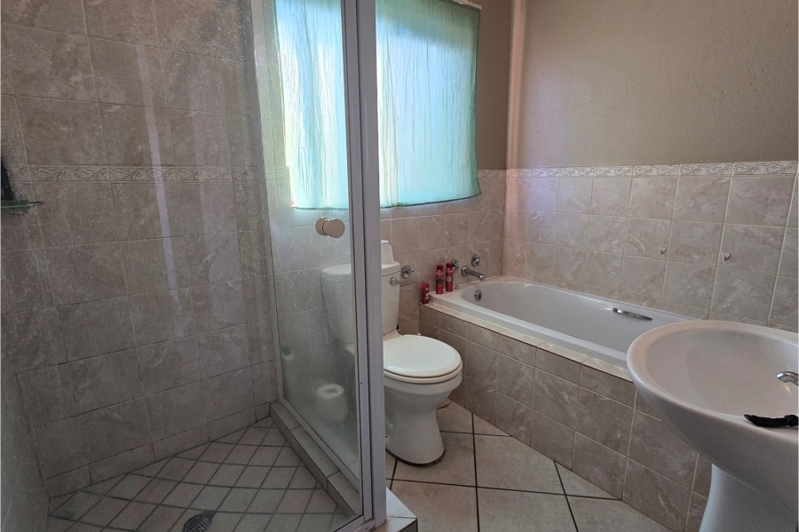 2 Bedroom Property for Sale in Mooikloof Gauteng