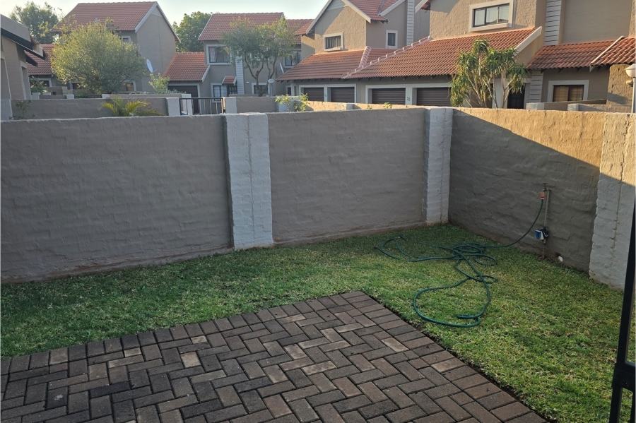 2 Bedroom Property for Sale in Mooikloof Gauteng