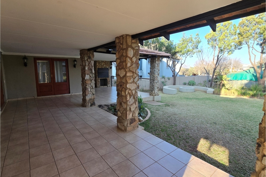 2 Bedroom Property for Sale in Mooikloof Gauteng