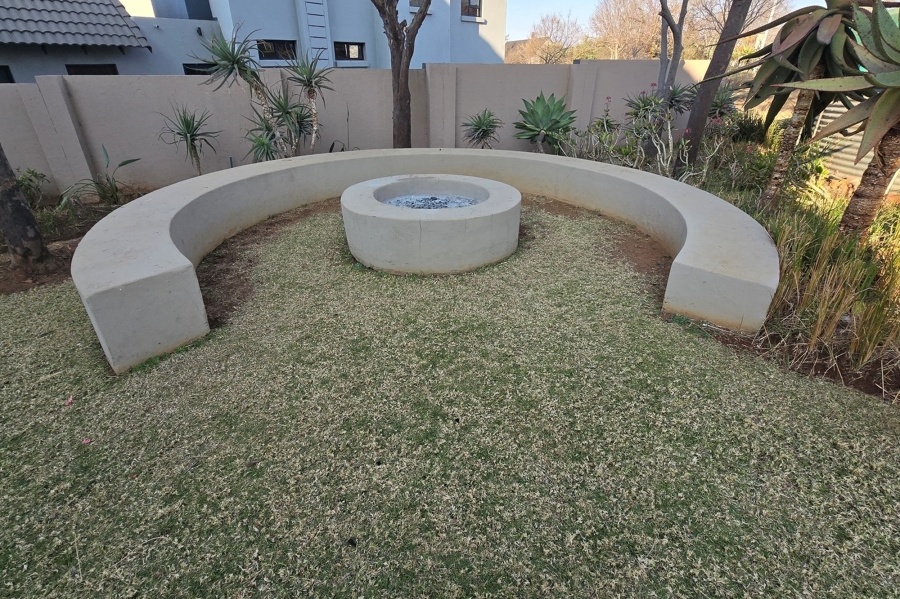 2 Bedroom Property for Sale in Mooikloof Gauteng