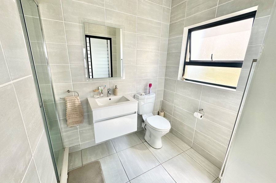 2 Bedroom Property for Sale in Waterfall Gauteng
