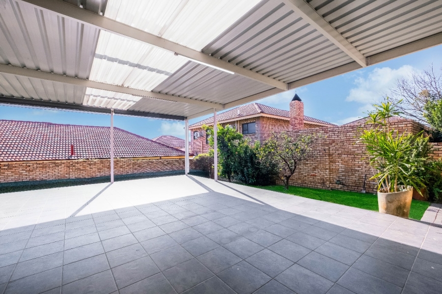 3 Bedroom Property for Sale in North Riding Gauteng