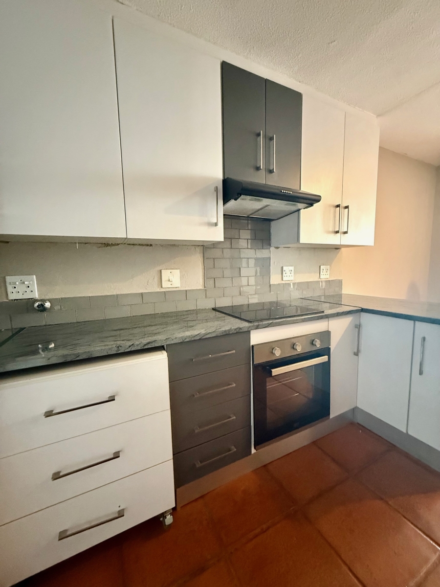 To Let 2 Bedroom Property for Rent in Northcliff Gauteng