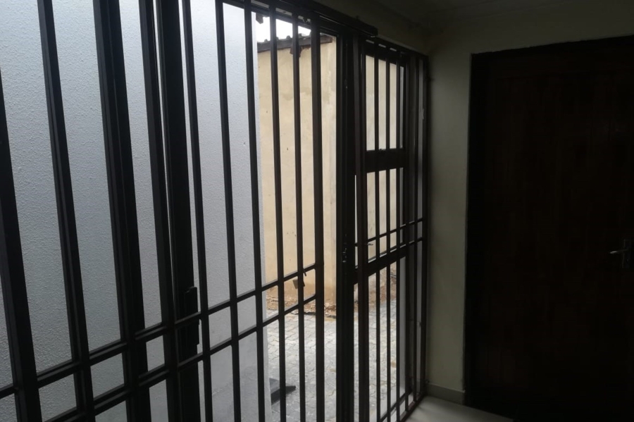 To Let 2 Bedroom Property for Rent in Birch Acres Gauteng