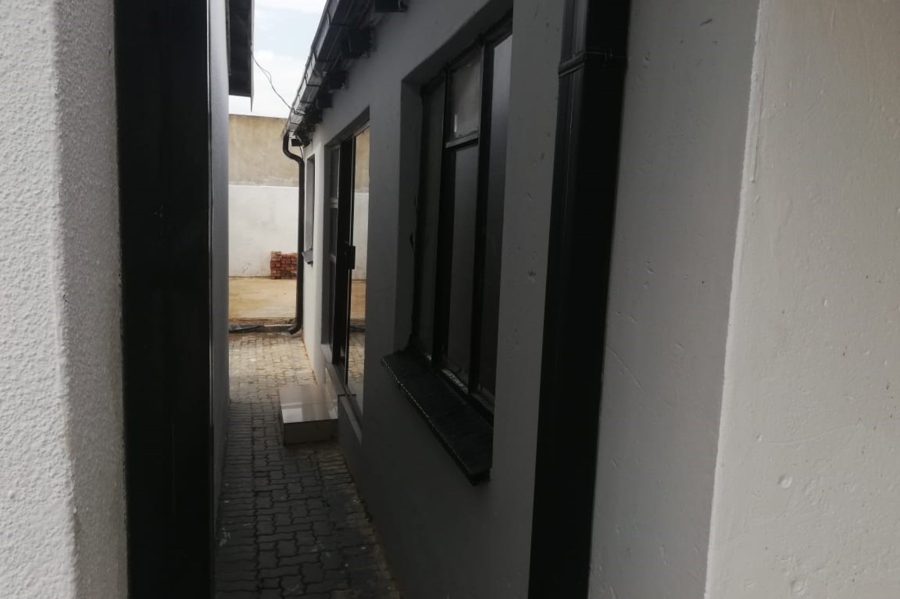 To Let 2 Bedroom Property for Rent in Birch Acres Gauteng