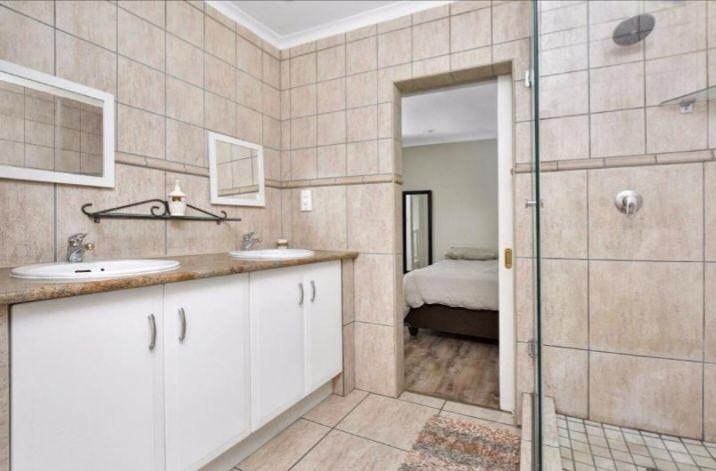 To Let 2 Bedroom Property for Rent in Fourways Gauteng