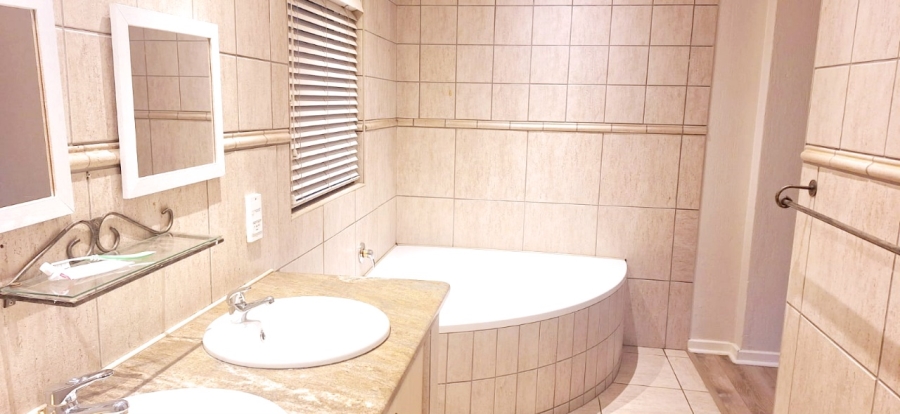 To Let 2 Bedroom Property for Rent in Fourways Gauteng