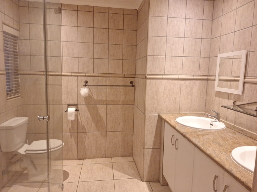 To Let 2 Bedroom Property for Rent in Fourways Gauteng
