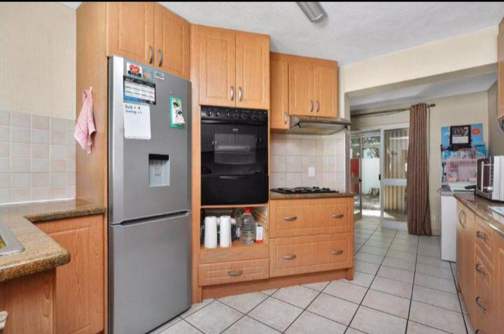 To Let 2 Bedroom Property for Rent in Fourways Gauteng