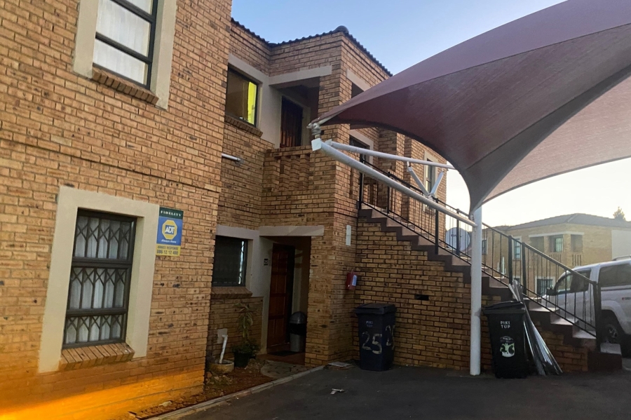 To Let 3 Bedroom Property for Rent in Kibler Park Gauteng