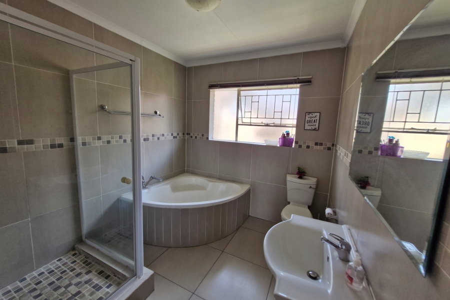 3 Bedroom Property for Sale in Noordhang Gauteng