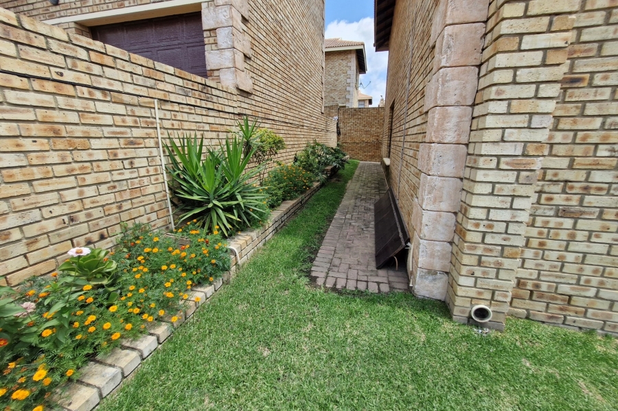 3 Bedroom Property for Sale in Noordhang Gauteng