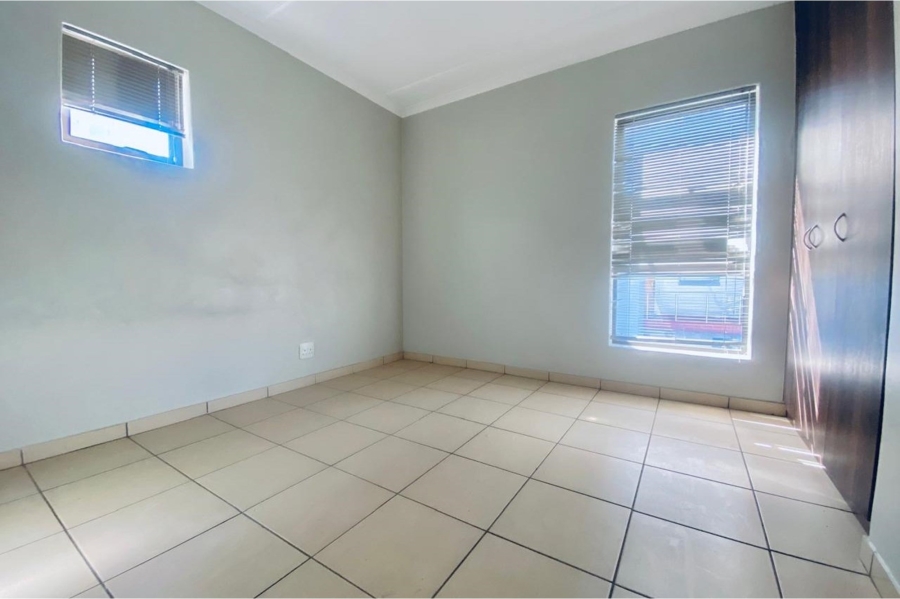 2 Bedroom Property for Sale in Waterfall Gauteng