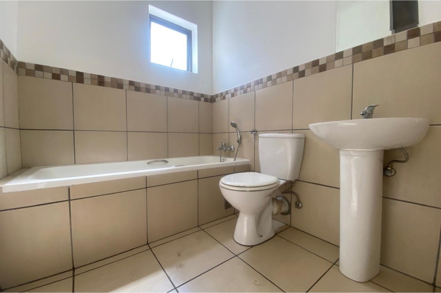 2 Bedroom Property for Sale in Waterfall Gauteng