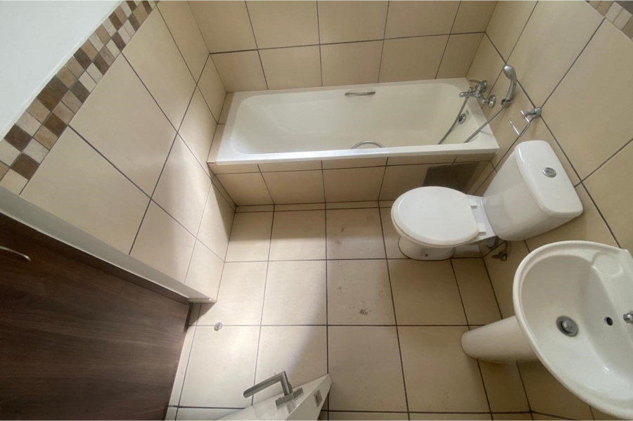 2 Bedroom Property for Sale in Waterfall Gauteng