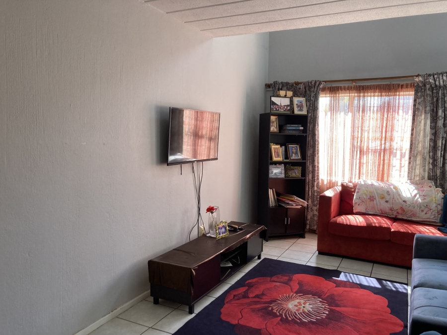 2 Bedroom Property for Sale in Vorna Valley Gauteng