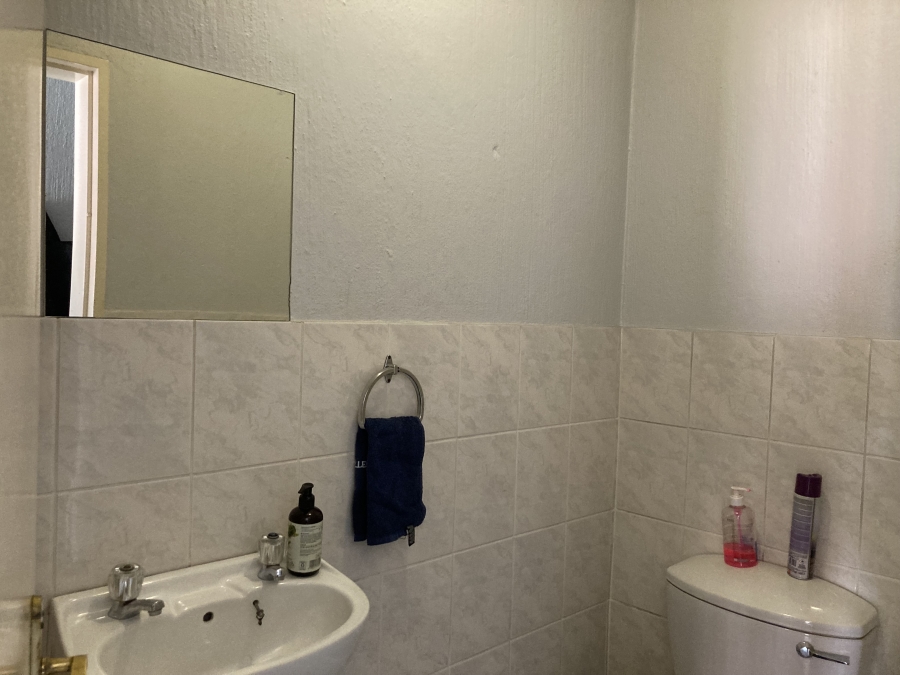 2 Bedroom Property for Sale in Vorna Valley Gauteng