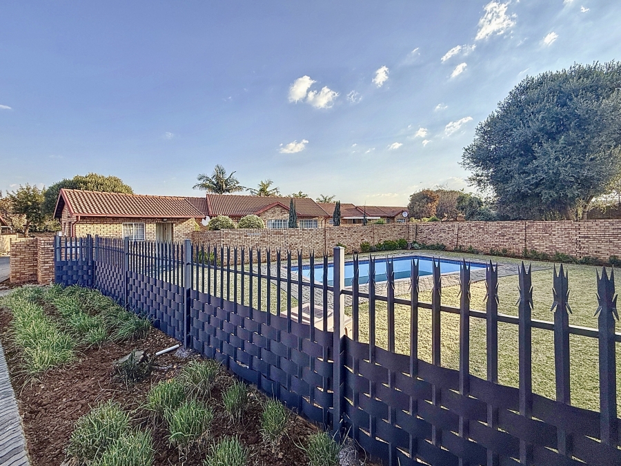 2 Bedroom Property for Sale in Equestria Gauteng