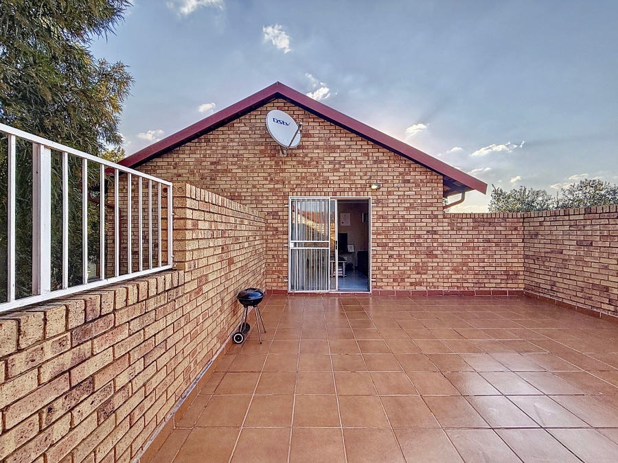 2 Bedroom Property for Sale in Equestria Gauteng