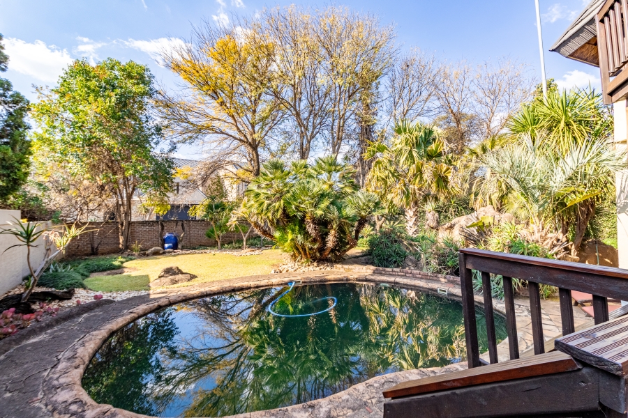 To Let 4 Bedroom Property for Rent in Silver Lakes Golf Estate Gauteng