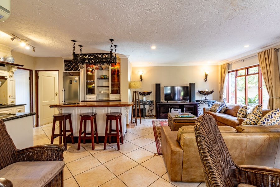 To Let 4 Bedroom Property for Rent in Silver Lakes Golf Estate Gauteng