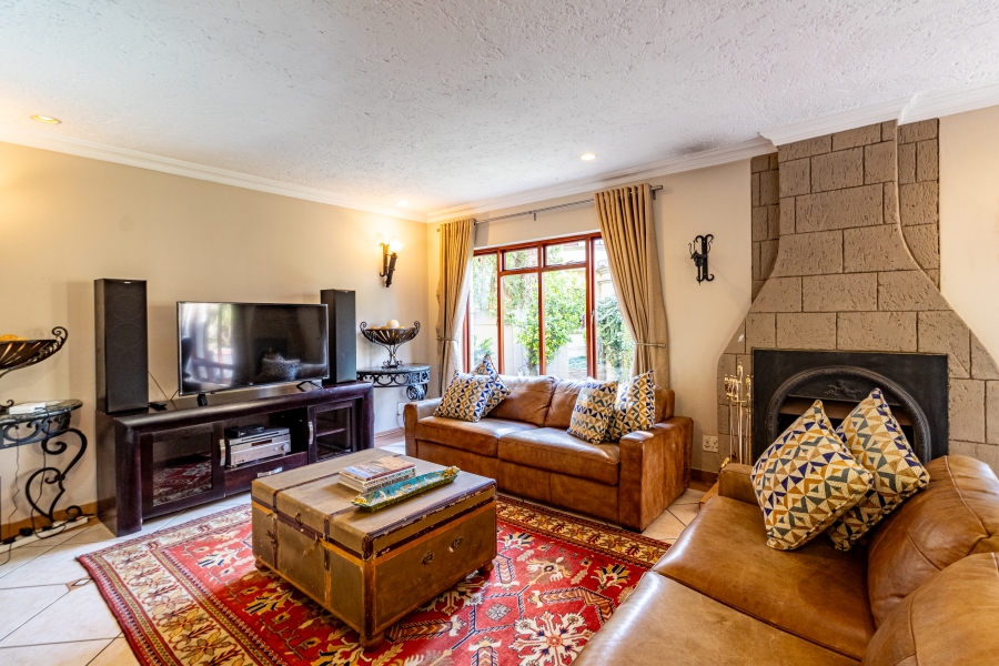 To Let 4 Bedroom Property for Rent in Silver Lakes Golf Estate Gauteng